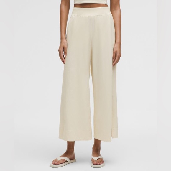 Lululemon Stretch Woven High-Rise Wide-Leg Cropped Pant in Light Ivory (S) - Picture 1 of 7